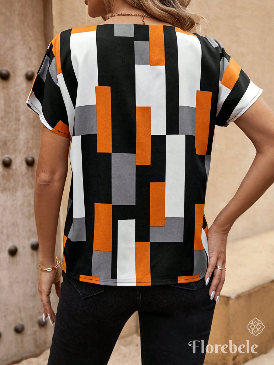 BLUSA CON ESTAMPADO GEOMÉTRICO MANGA CORTA