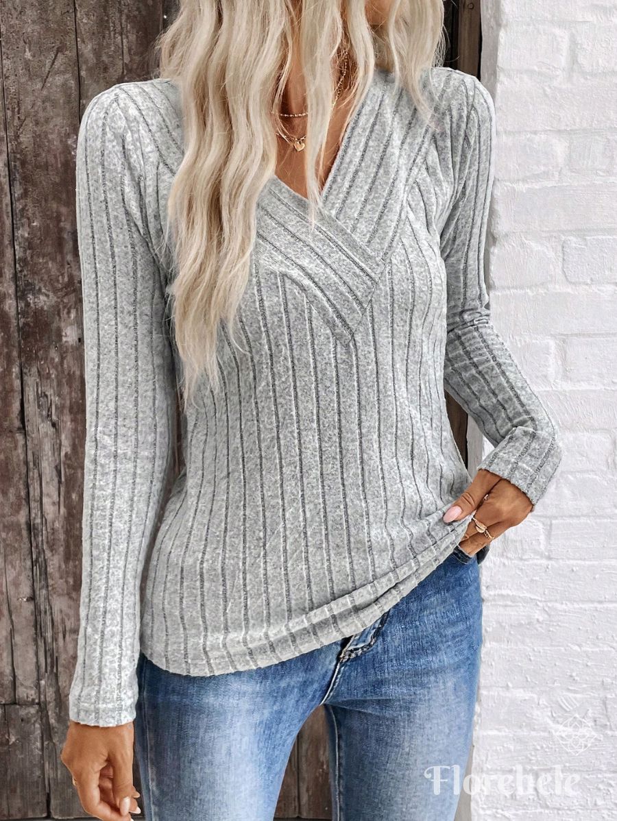 BLUSA ACANALADA CON ESCOTE EN V Blusa 30 Florebele