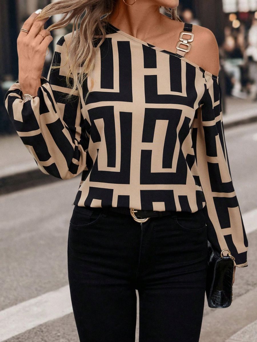 BLUSA CON ESTAMPADO GEOMÉTRICO Y DETALLE DORADO Blusa 40 Florebele