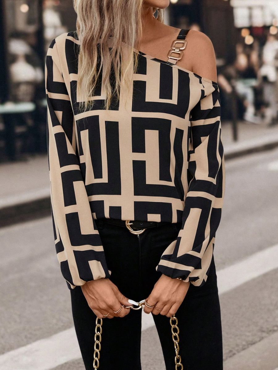 BLUSA CON ESTAMPADO GEOMÉTRICO Y DETALLE DORADO Blusa 40 Florebele