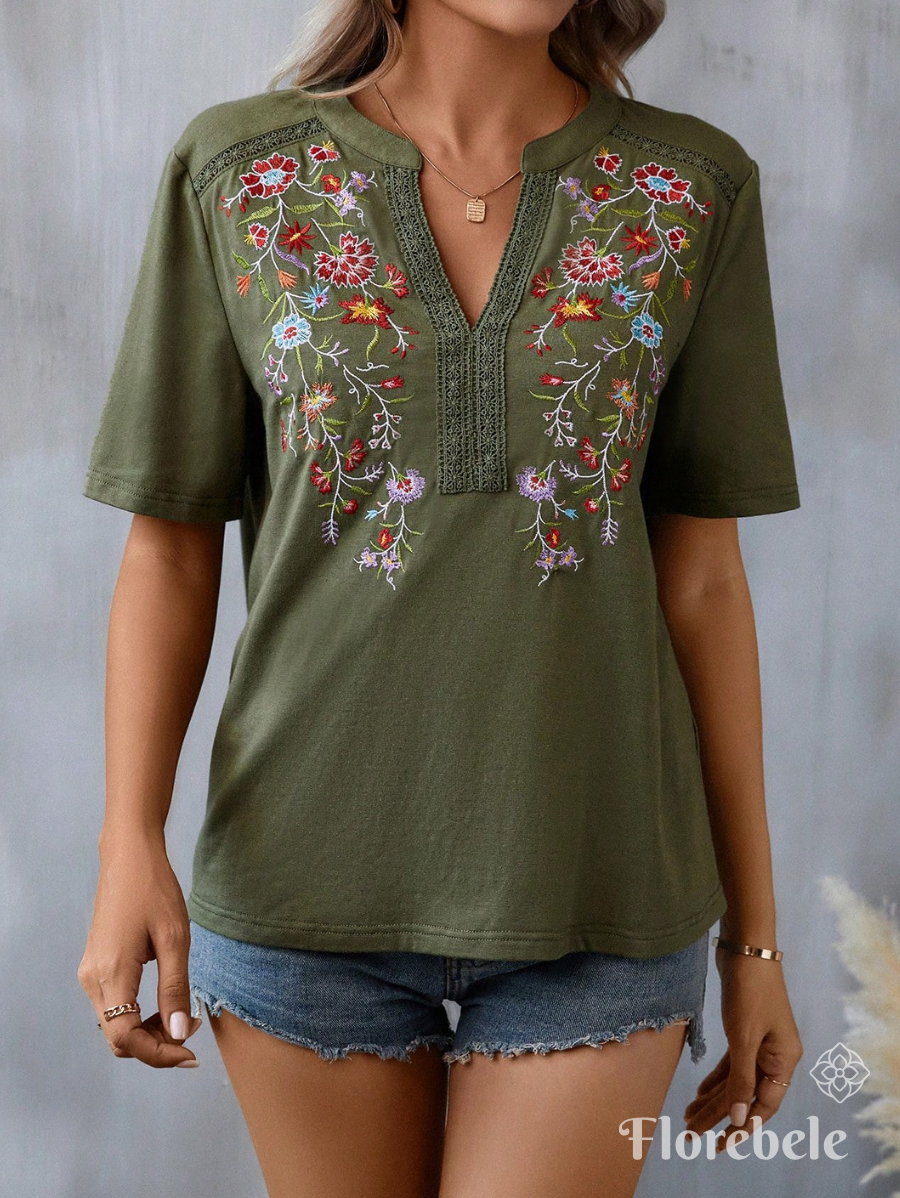 BLUSA CON BORDADO Y CUELLO DE MUESCA
