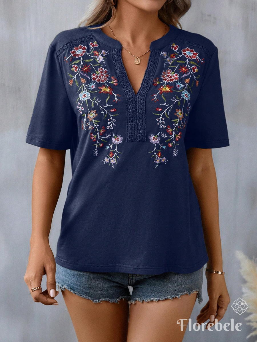 BLUSA CON BORDADO Y CUELLO DE MUESCA
