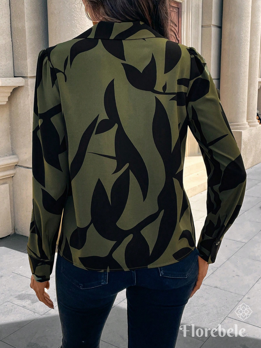 CAMISA ESTAMPADA CON ESCOTE EN V