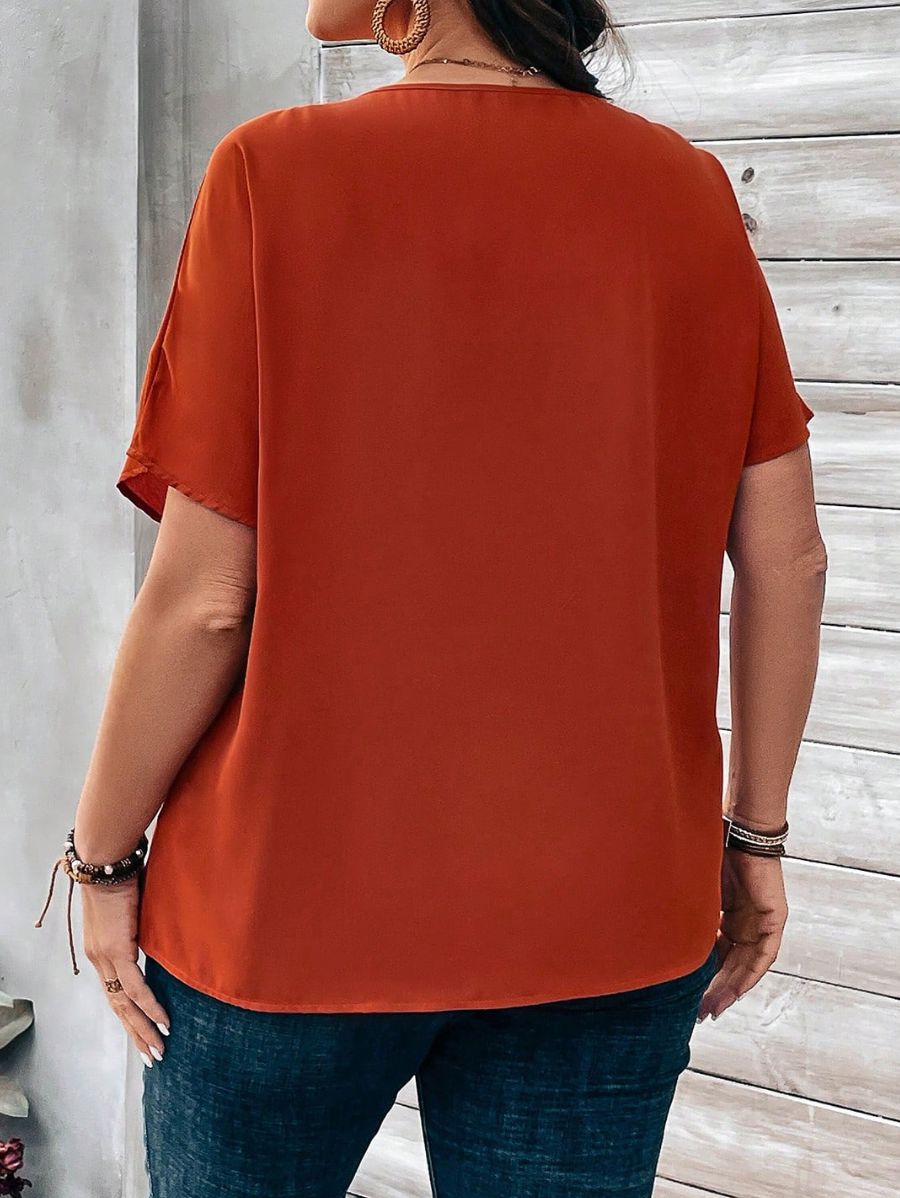 CAMISA CON ESCOTE EN V Y BOTONES Camisa Plus Size 11 Florebele 
